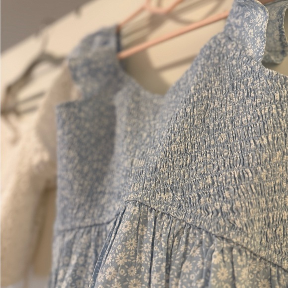 Zara & Art Class Blue Blouse with Flutter Sleeves and Tiered Design - Picture 4 of 8